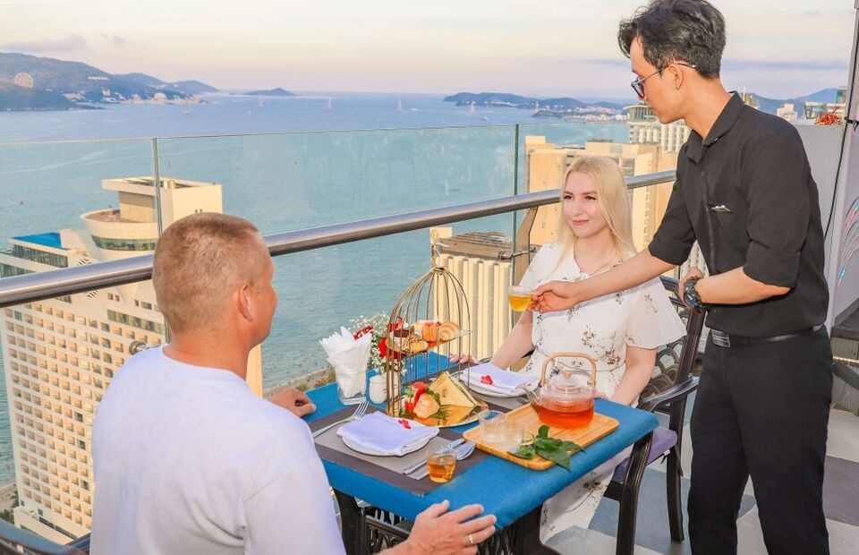 The 39 Sky Lounge & Dining