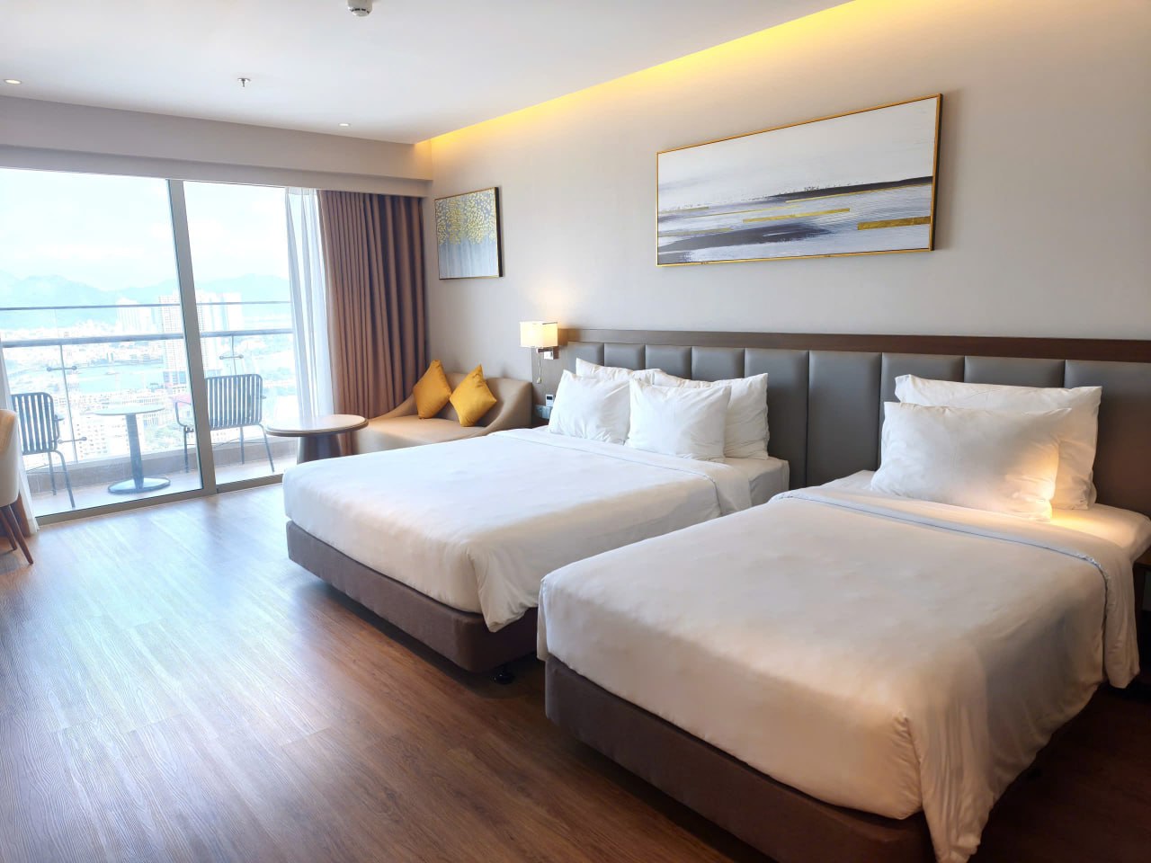 Deluxe Triple với giường đôi và giường đơn